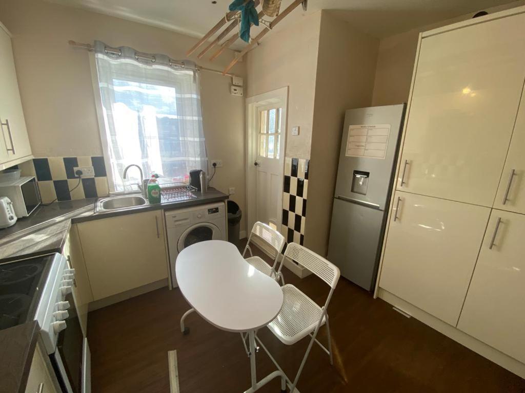 Lovely Private Room In Sandilands Dr Ab24 애버딘 외부 사진